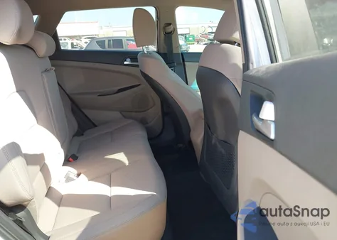 2021 Hyundai Tucson Value z USA, uszkodzony, nr VIN KM8J33A45MU299297